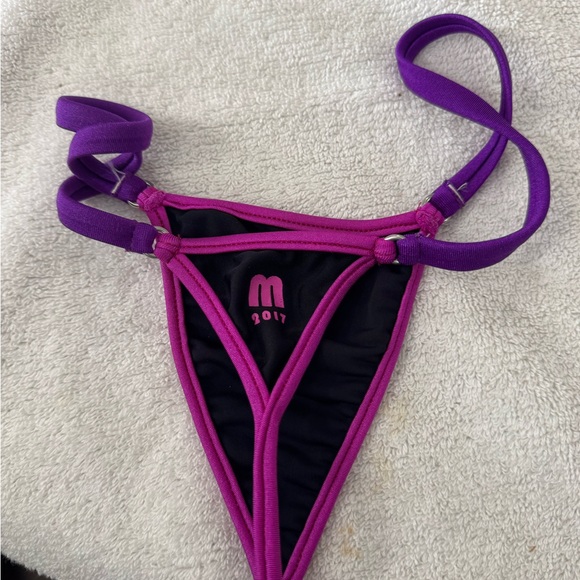 Elegant Black and Purple Bikini Set - Picture 4 of 4